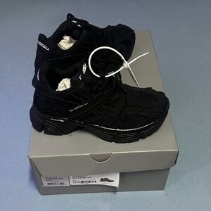 Phantom Women’s Sneakers in Black